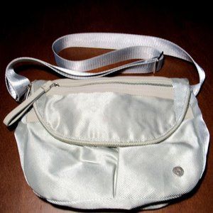 Doterra Crossbody Purse Bag Essential Oils Storage Silver And Floral